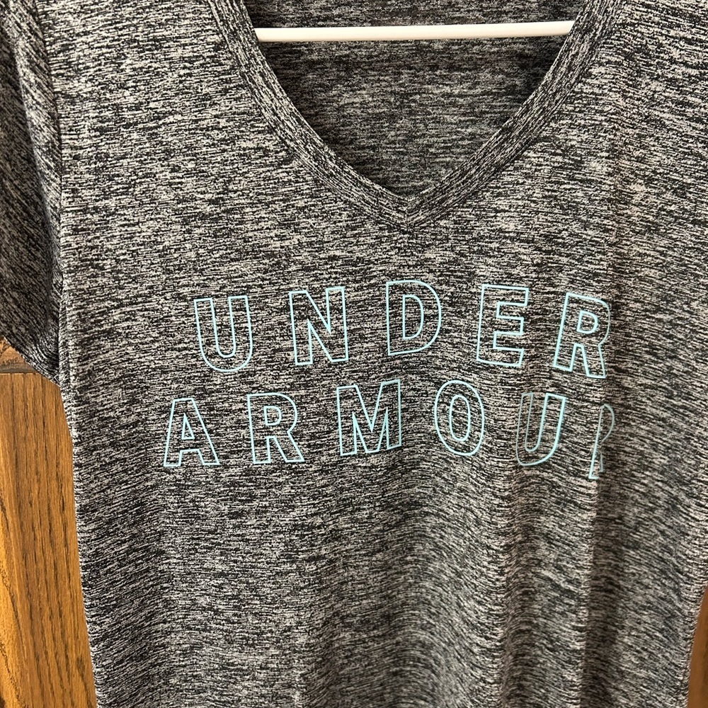 Under Armour Women's Heathered Gray V-Neck Athletic Tee Medium - Picture 2 of 5